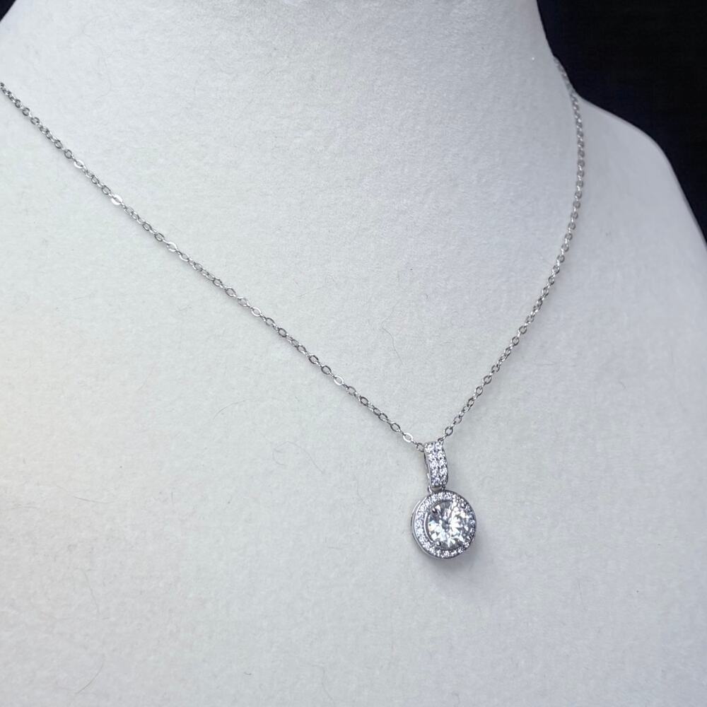Moissanite Halo Round Necklace 18K over 925 NEW - Picture 3 of 10